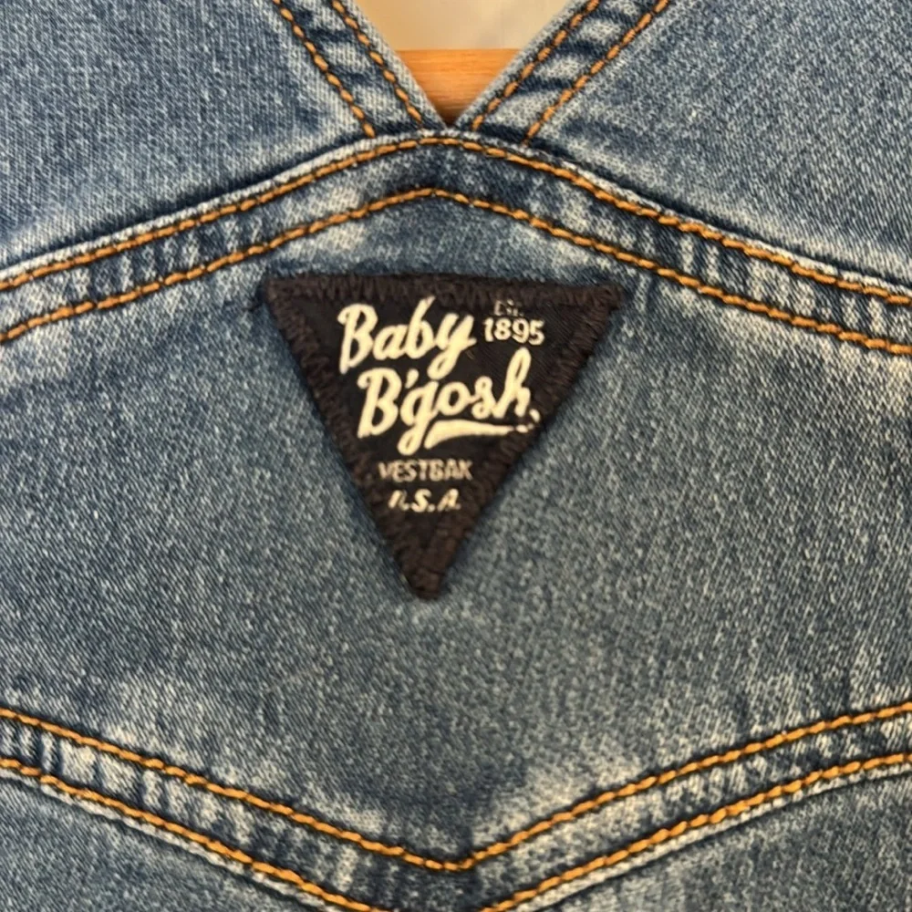 baby Oshkosh b'gosh overalls - boys or girls size 9 months pocket details